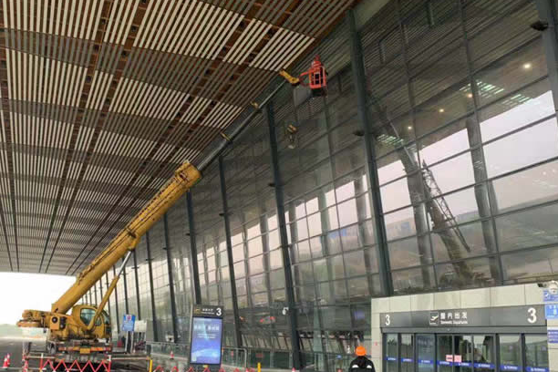 广东玻璃幕墙维护和保养